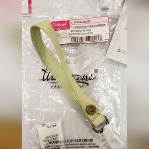 Thirty-One Gifts Wristlet Strap Lemongrass Distressed Pebble